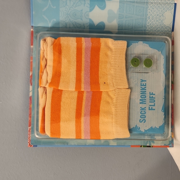 Sock Monkey sewing kit - Picture 3 of 4